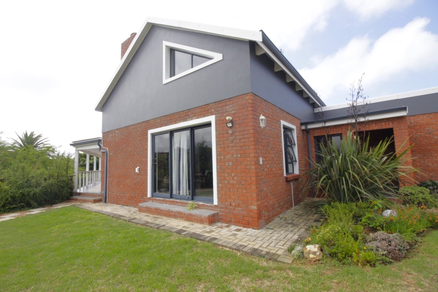5 Bedroom Property for Sale in Noorsekloof Eastern Cape